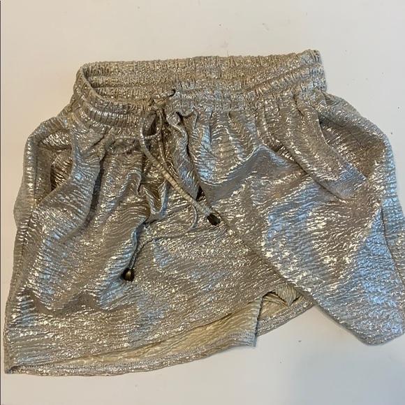 Silver baggy Heartloom shorts - Picture 5 of 5